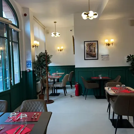 Hotell Logis - Le Petit Bellon 3*