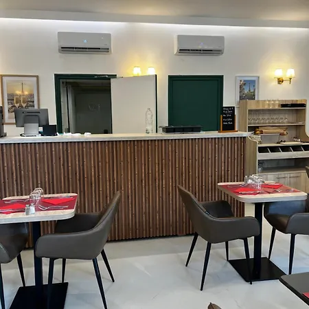Hotell Logis - Le Petit Bellon Senlis (Oise)