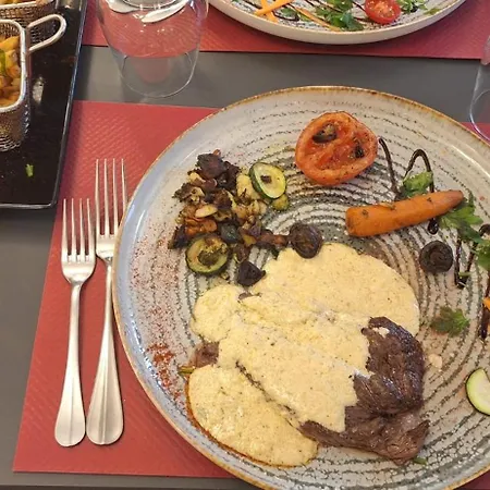 Logis - Le Petit Bellon Hotell