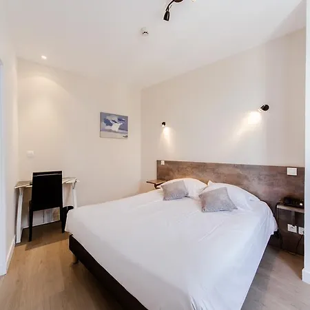 Logis - Le Petit Bellon فندق