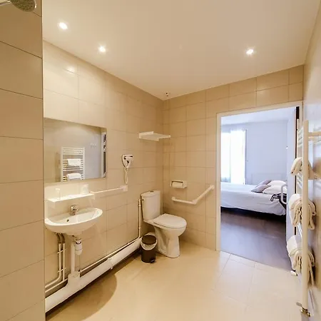 Logis - Le Petit Bellon فندق 3*