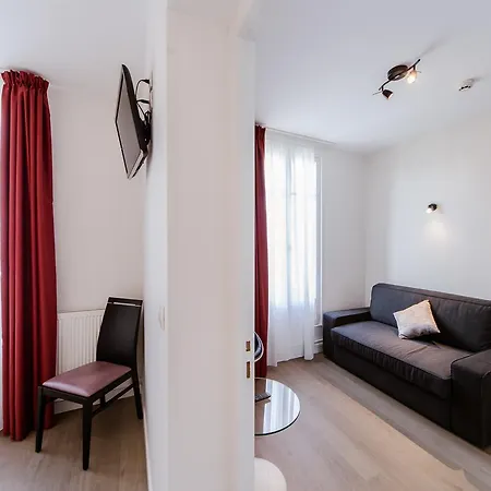 Hotel Logis - Le Petit Bellon Senlis (Oise)