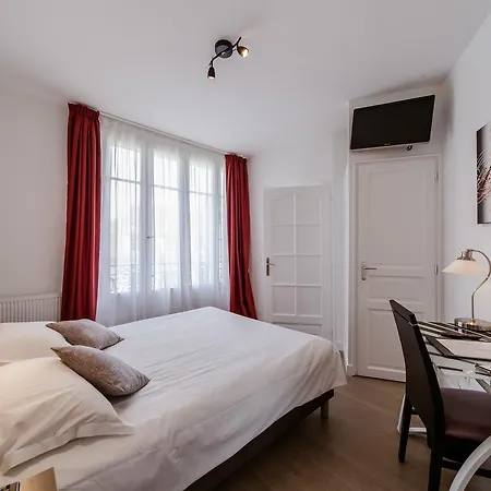 Hotel Logis - Le Petit Bellon Senlis (Oise)
