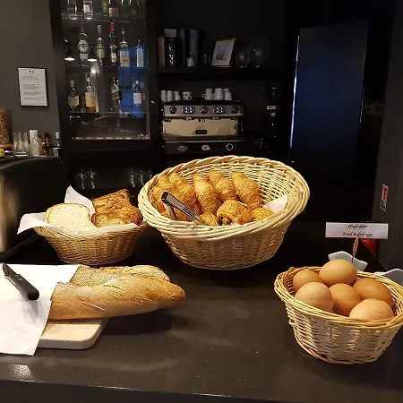 Logis - Le Petit Bellon فندق