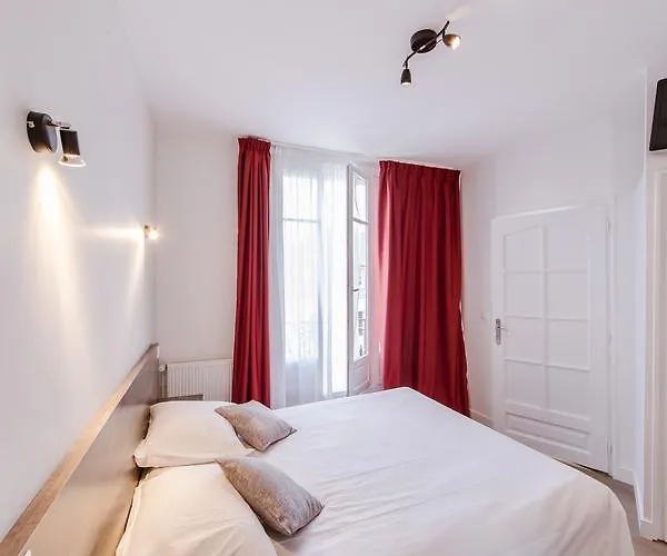 Hotel Logis - Le Petit Bellon 3*