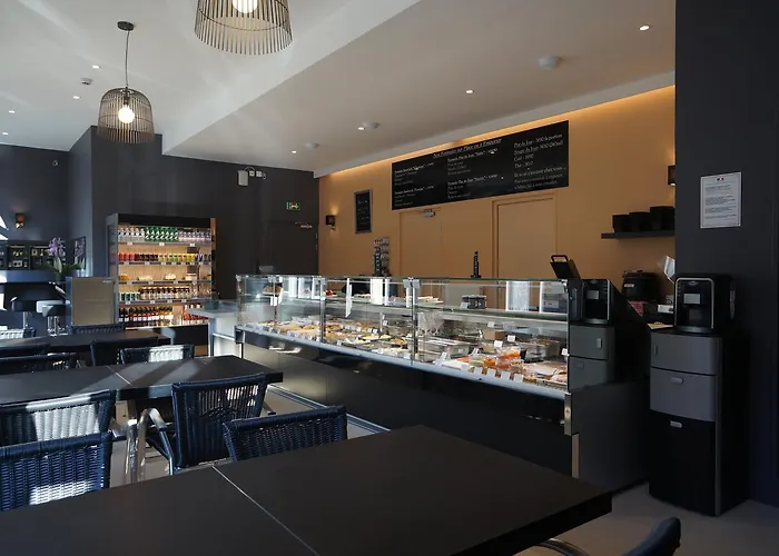 Hotel Logis - Le Petit Bellon 3*